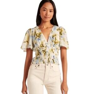 Abercrombie & Fitch Floral Blouse V Neck Smocked Top Flutter Sleeve Blue Small